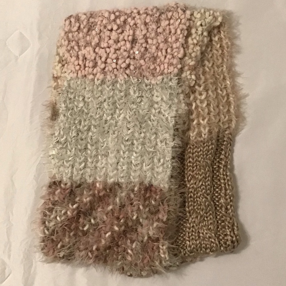 ⭐️**NWT** Charming Charlie Infinity Scarf